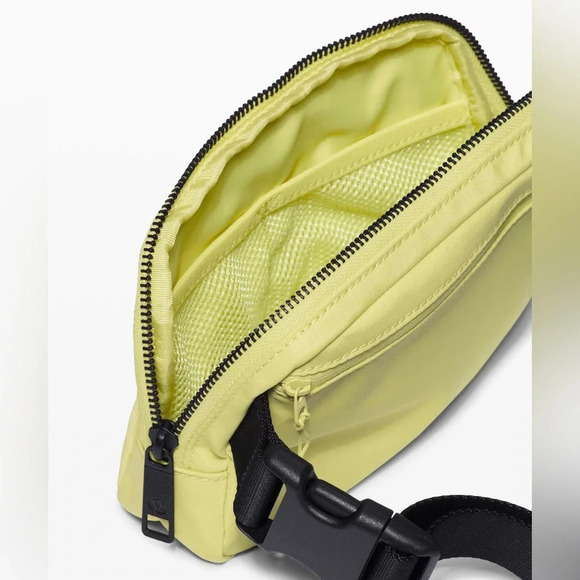 💛 Lululemon OG Everywhere Belt Bag - Lemon Vibe - Picture 8 of 8